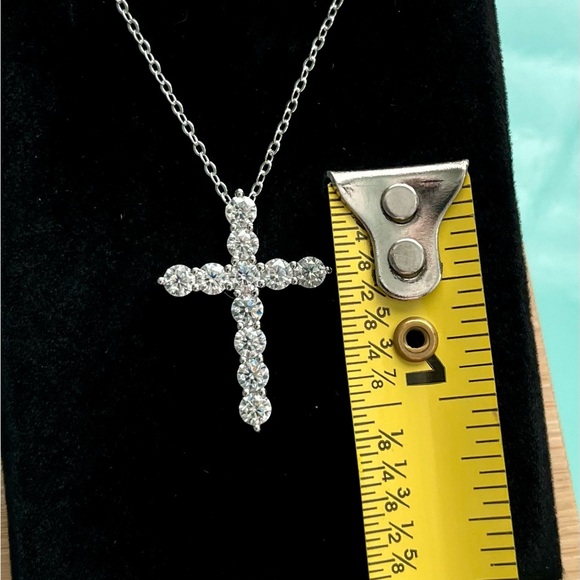 🆕 Cross Moissanite Sterling Pendant and chain 3.5mm .2ctwt - Picture 6 of 7